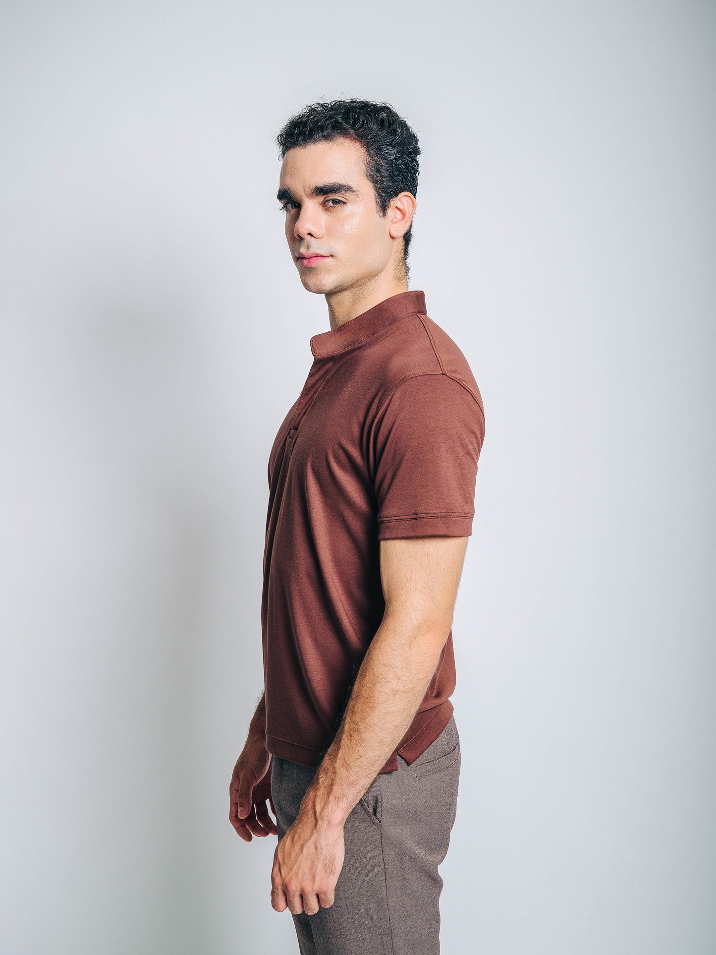 Polo cuello mao - marrón terracota