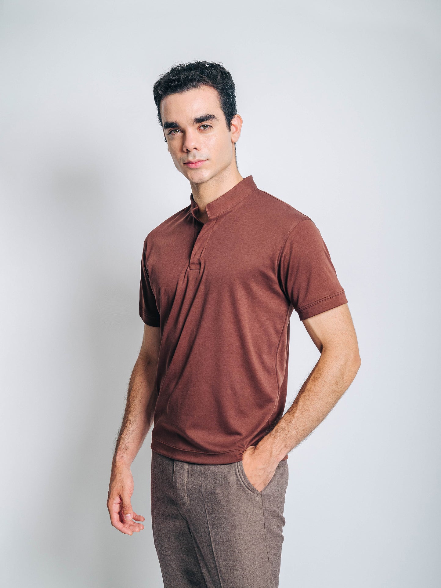 Polo cuello mao - marrón terracota