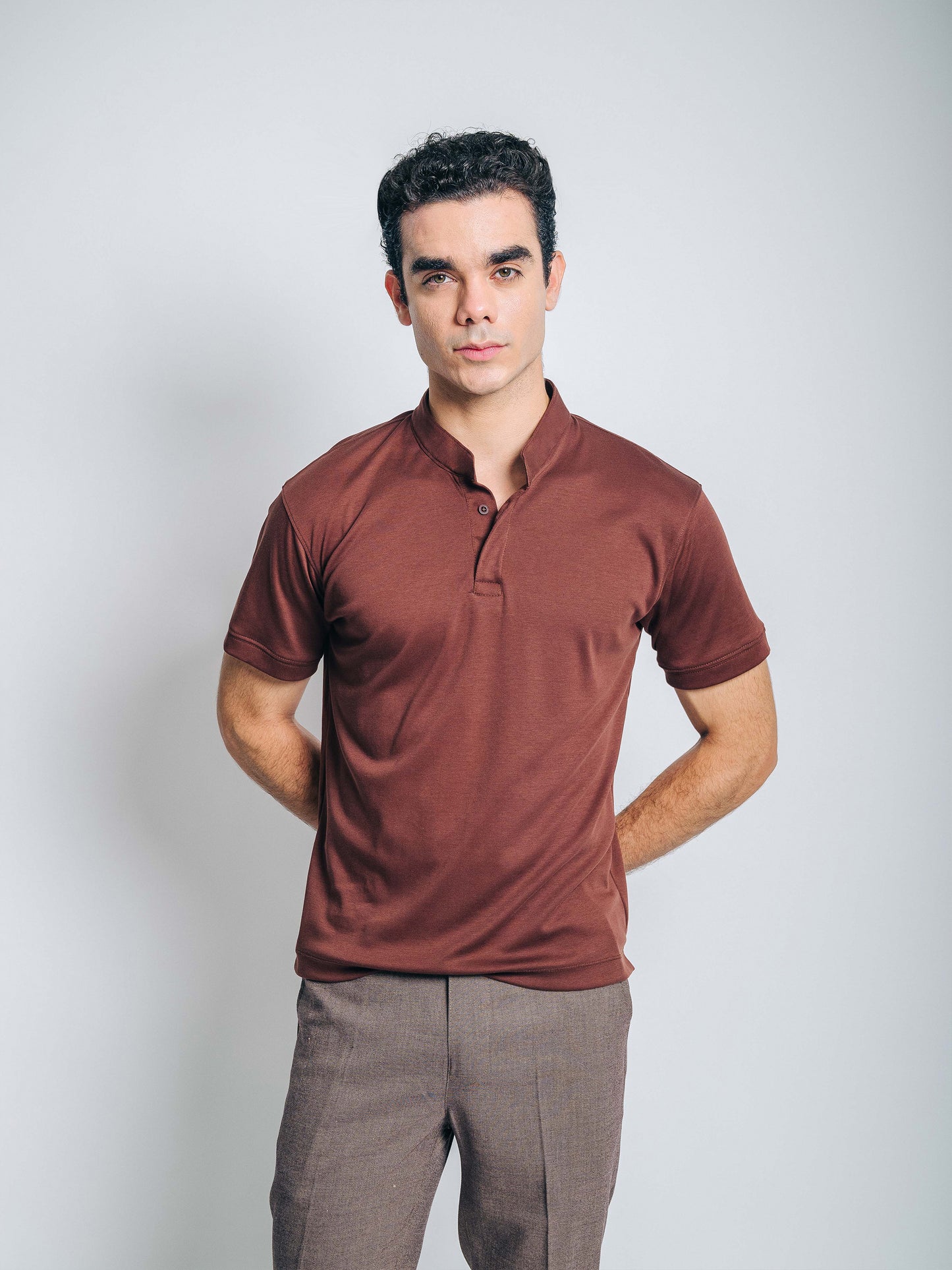 Polo cuello mao - marrón terracota