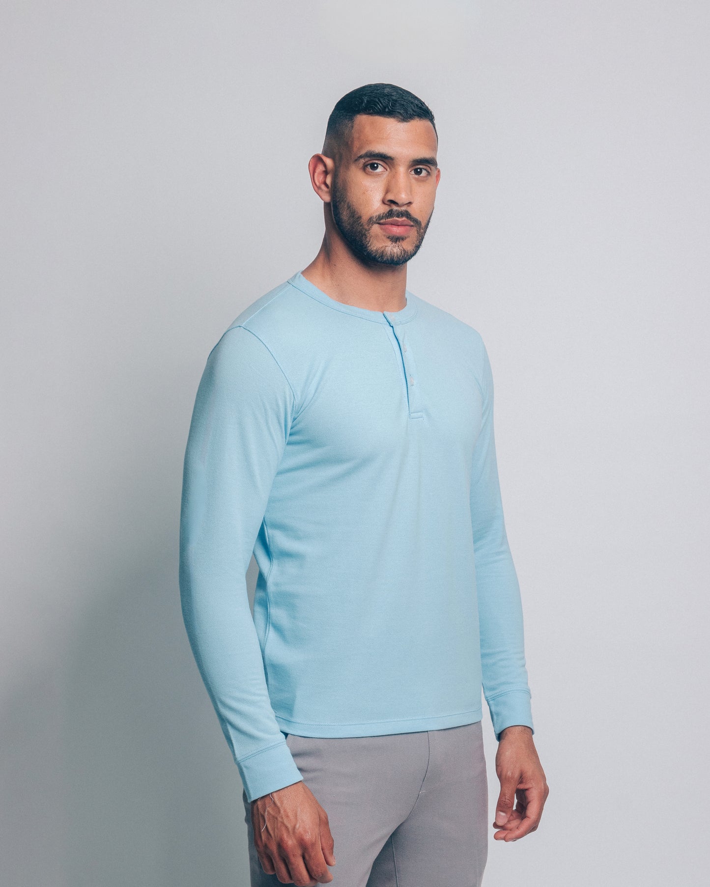 Camiseta henley - celeste
