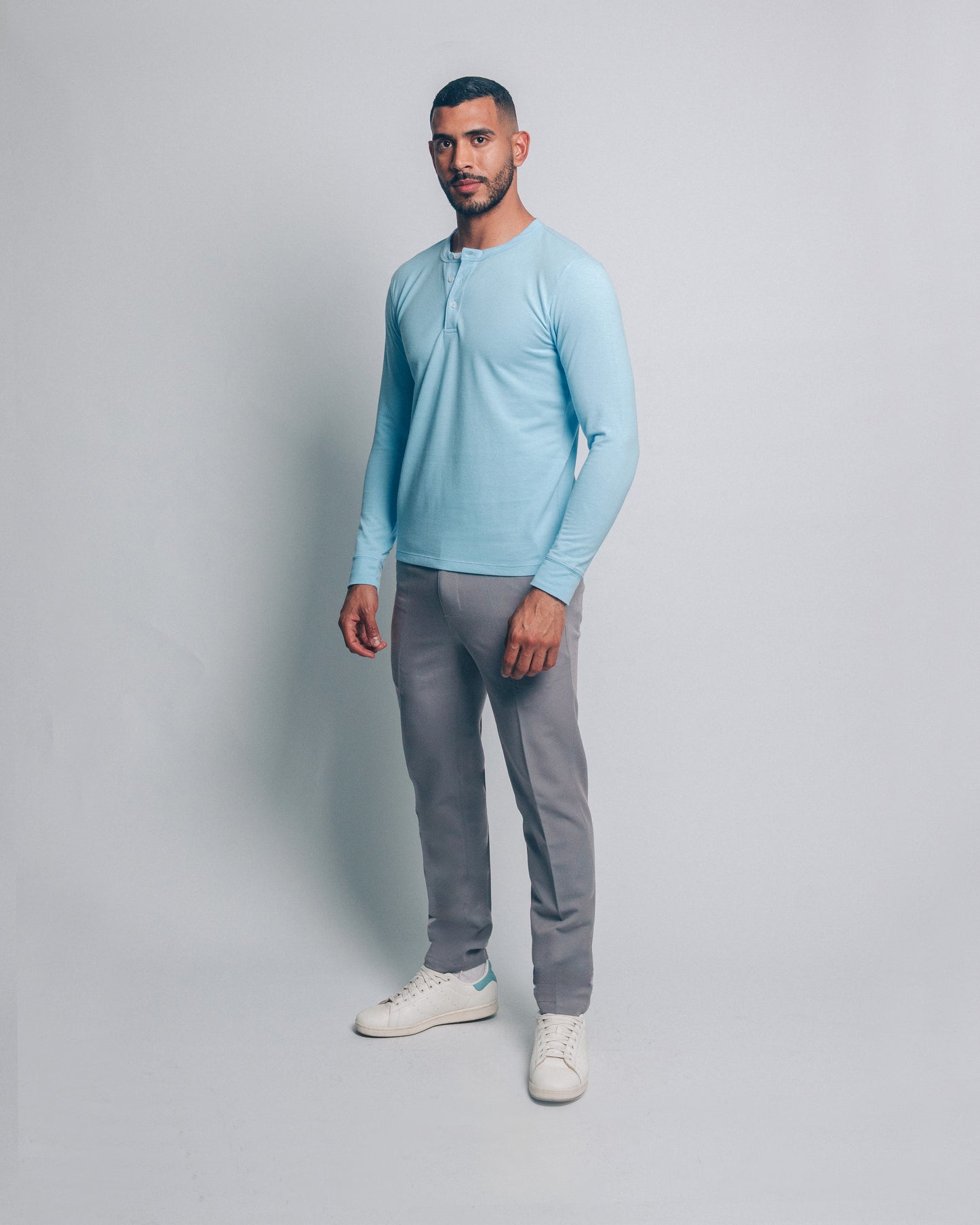Camiseta henley - celeste