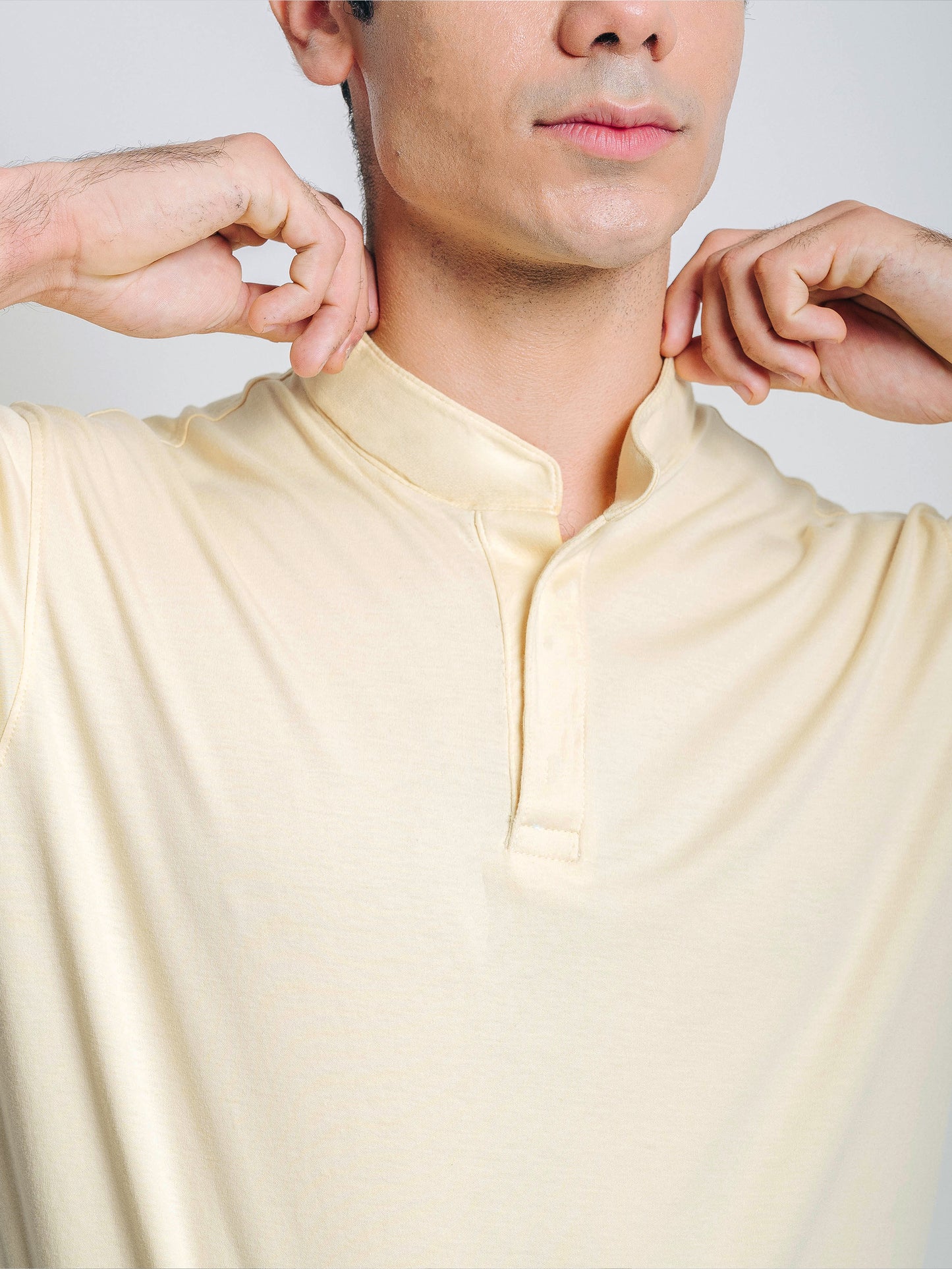 Polo cuello mao - amarillo pastel