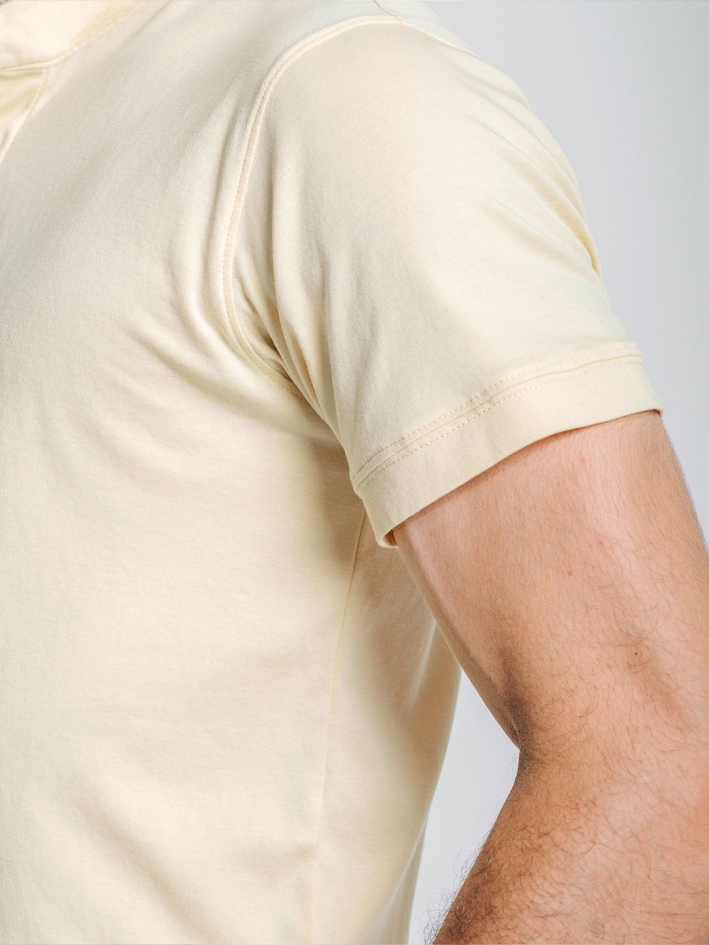 Polo cuello mao - amarillo pastel