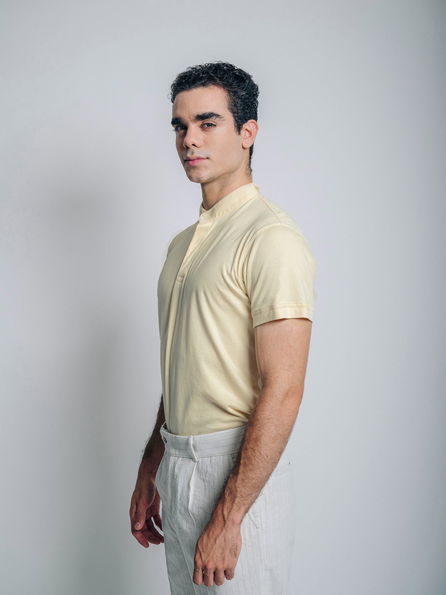 Polo cuello mao - amarillo pastel