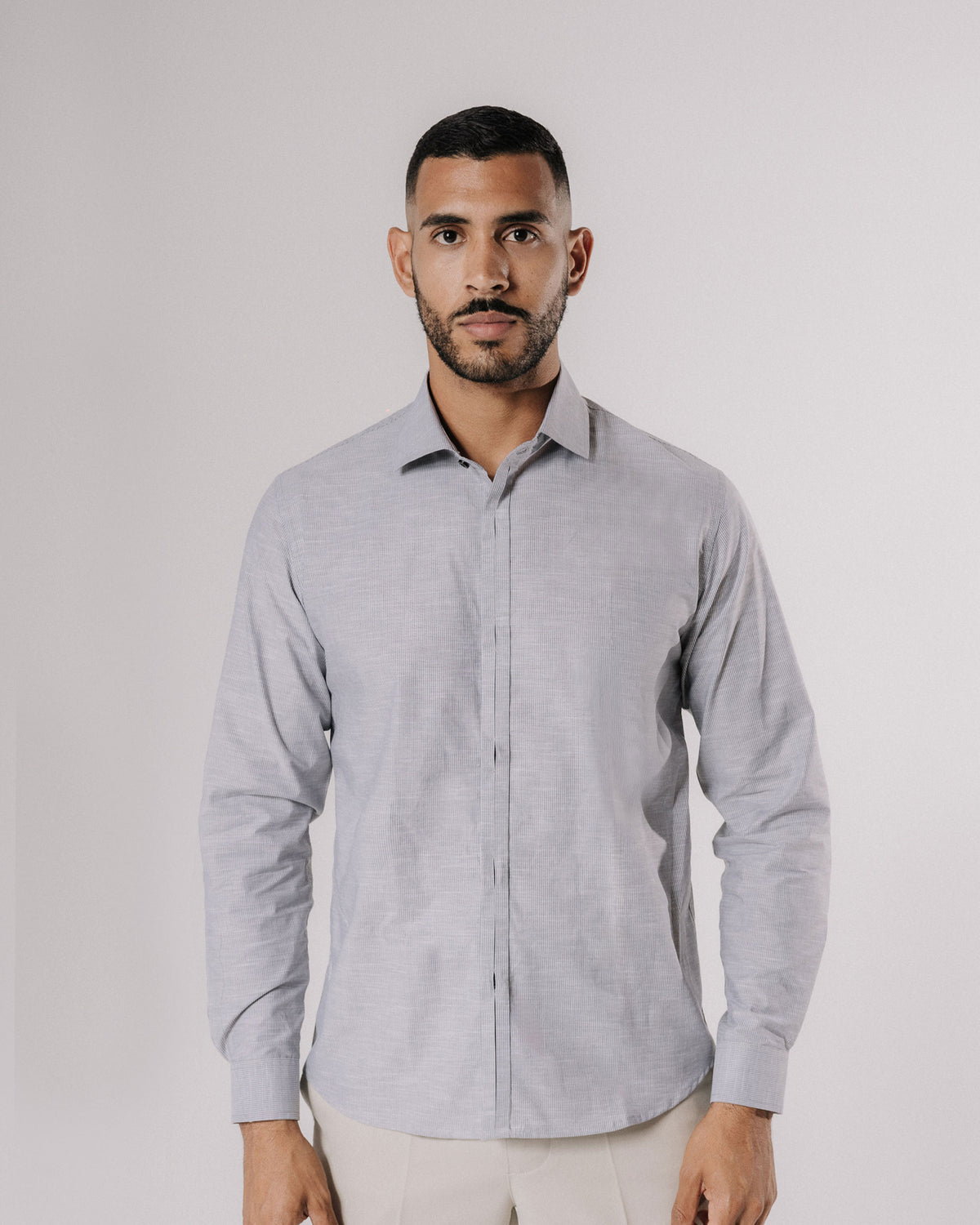 Camisa pechera multiposición — gris/lineas