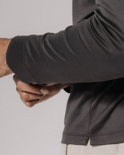 Camiseta henley de pima — gris grafito