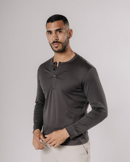 Camiseta henley de pima — gris grafito