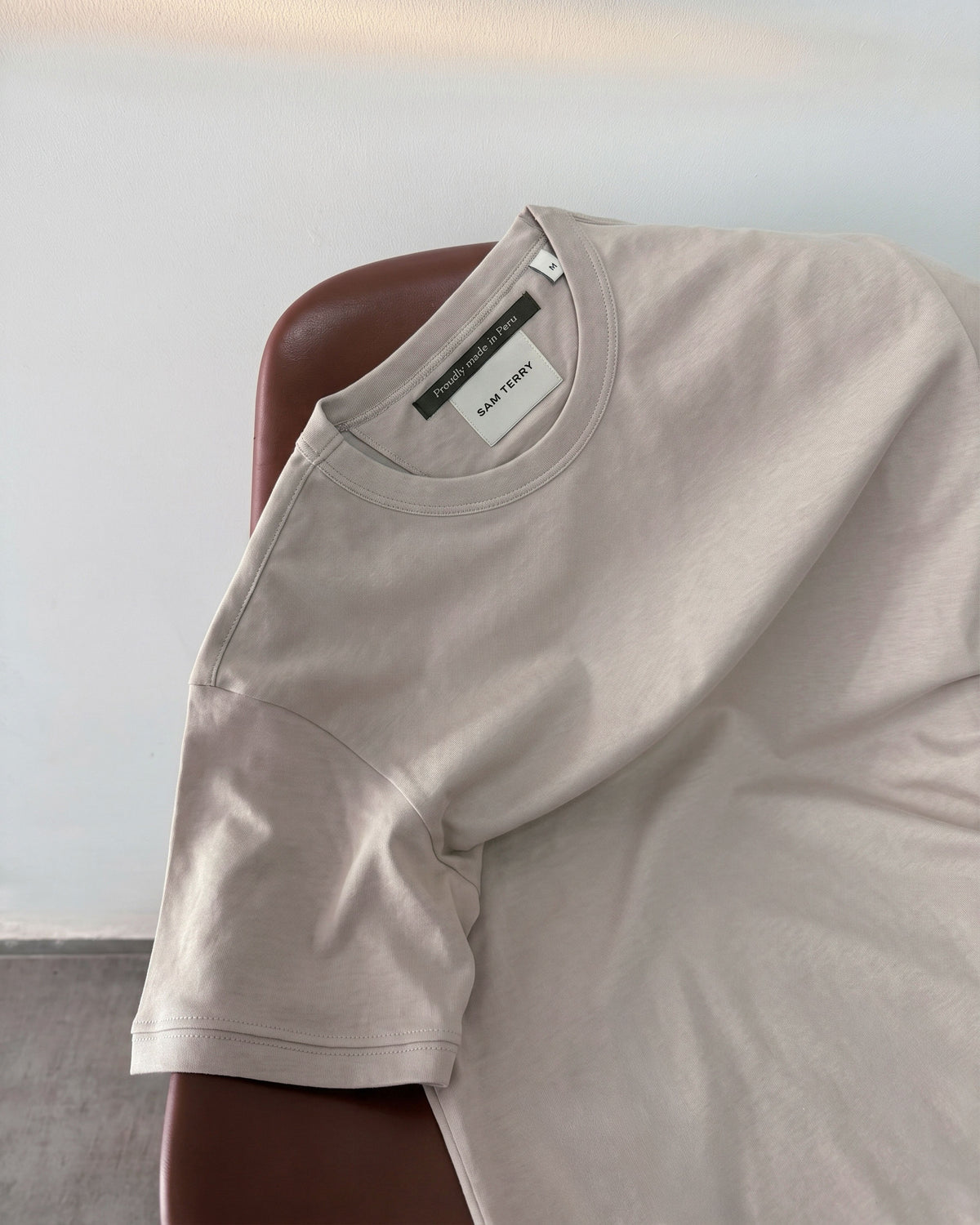 Camiseta básica de pima — white sand